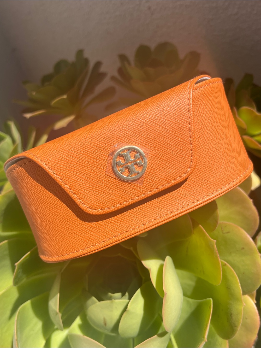 Tory Burch Orange Sunglass/Eyeglass Case. NEVER USED. EXCELLENT.